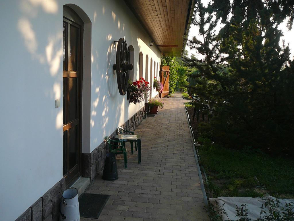 Апартаменты La Ferme De Sissi Smrzice Экстерьер фото